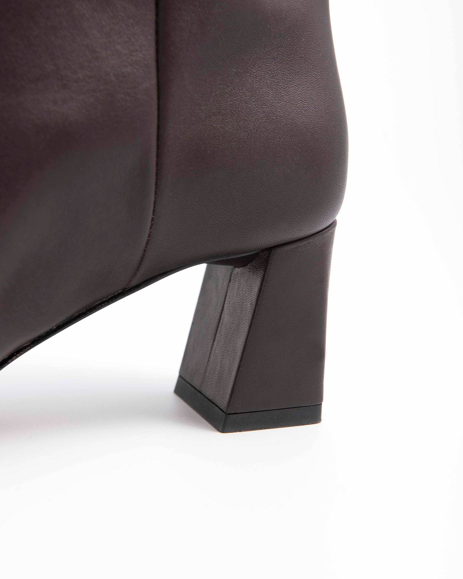 HIGH BOOT WITH SQUARE HEEL