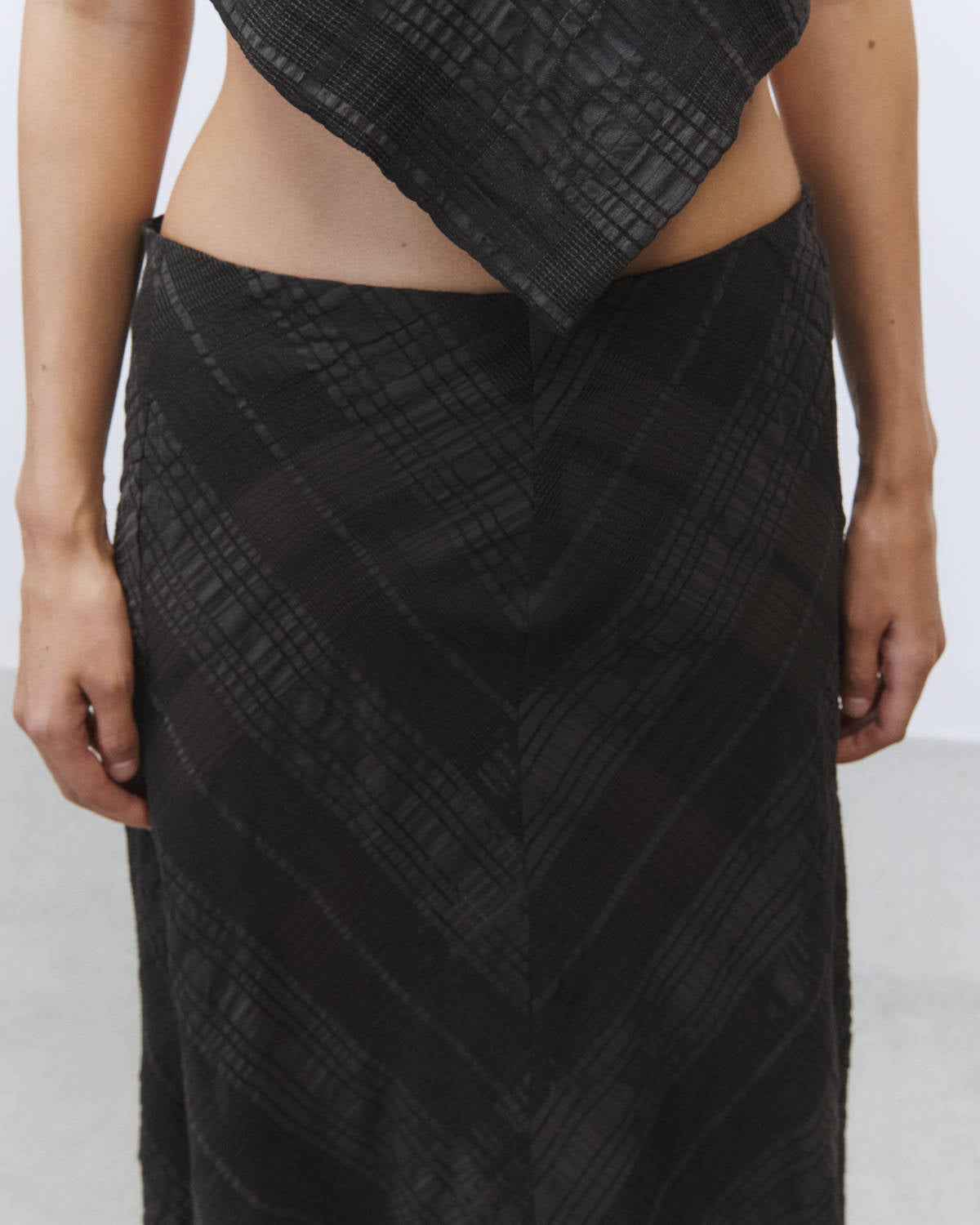 CHECK A JOUR MIDI SKIRT Black