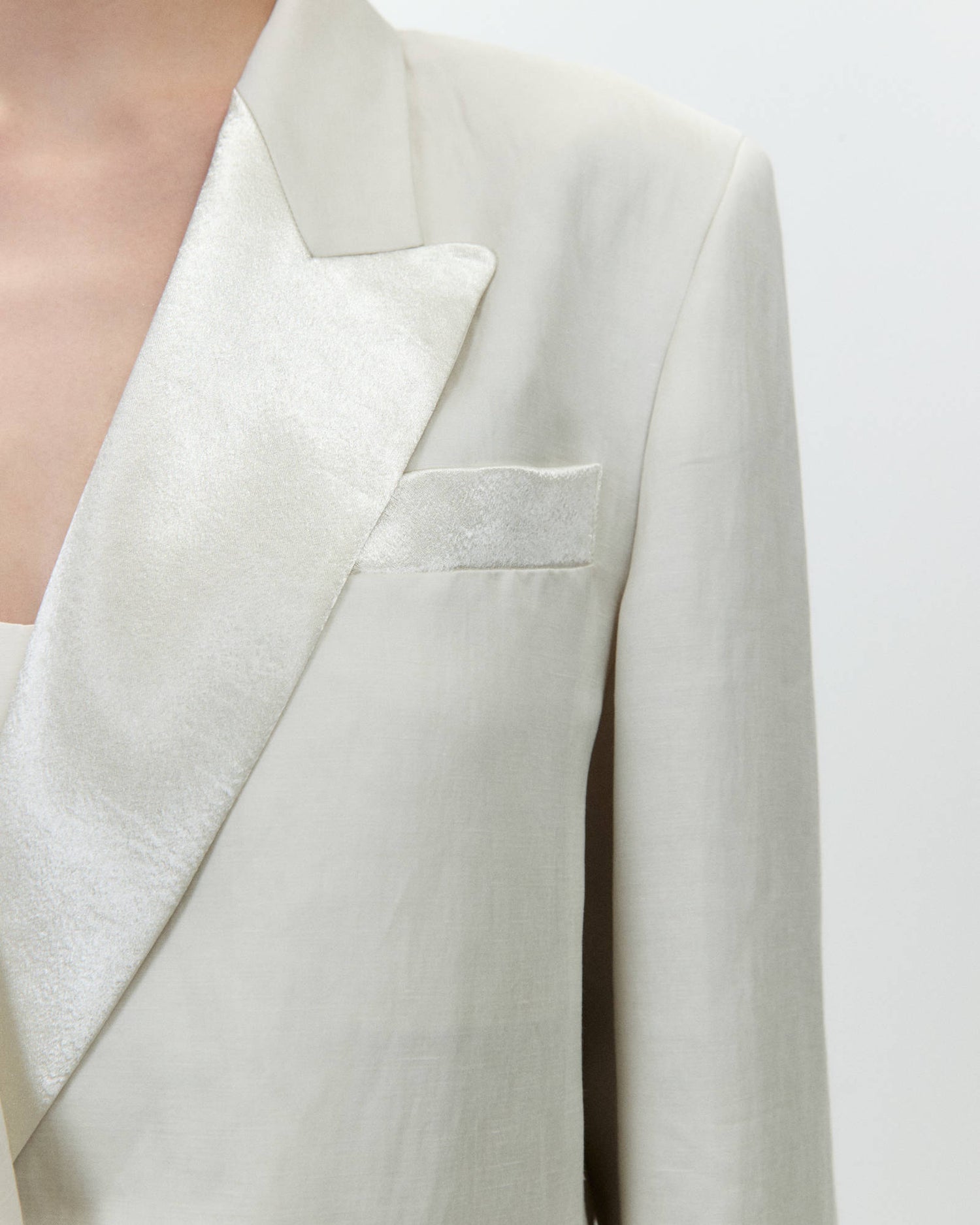 DOUBLE-BREASTED LINEN BLAZER