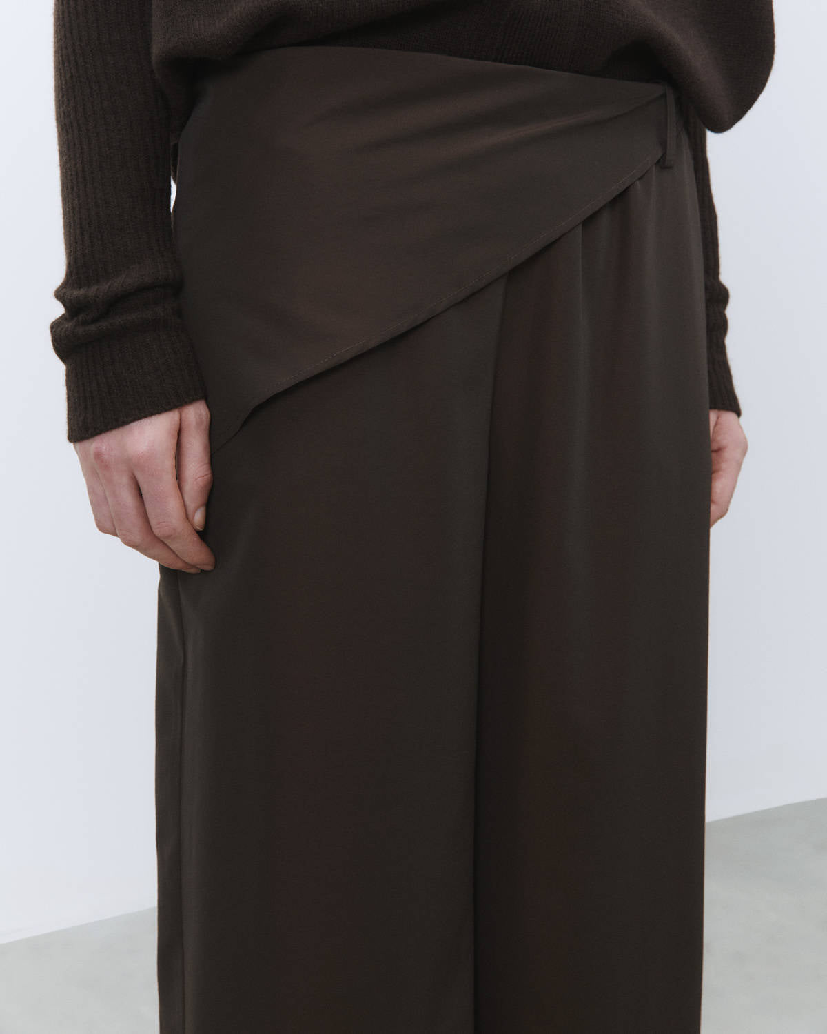 WOOL TROUSERS WITH BELT