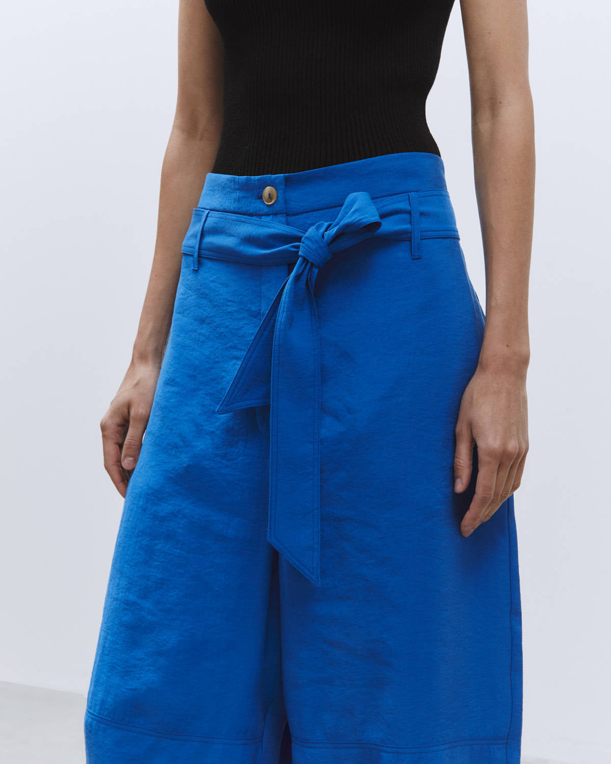 FLUID TROUSERS WITH FABRIC BELT Electric