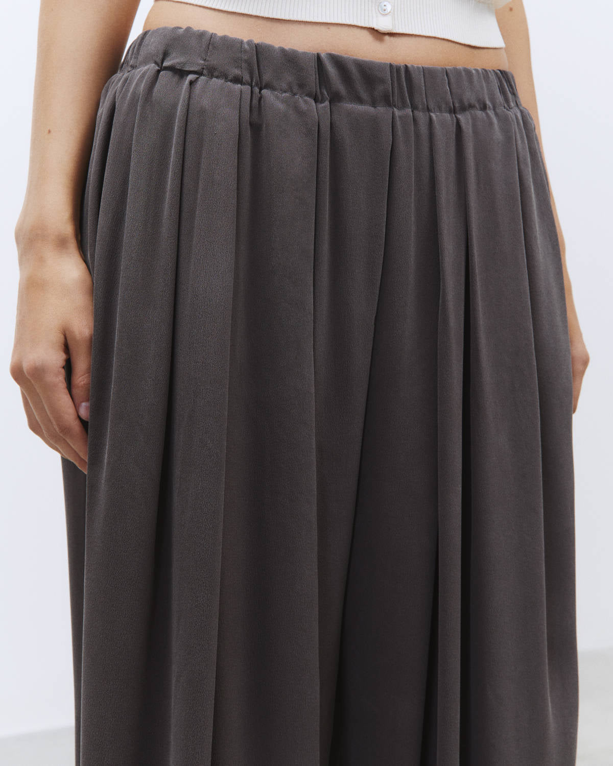 SILK CREPE PLEATED GYM PANTS Lead