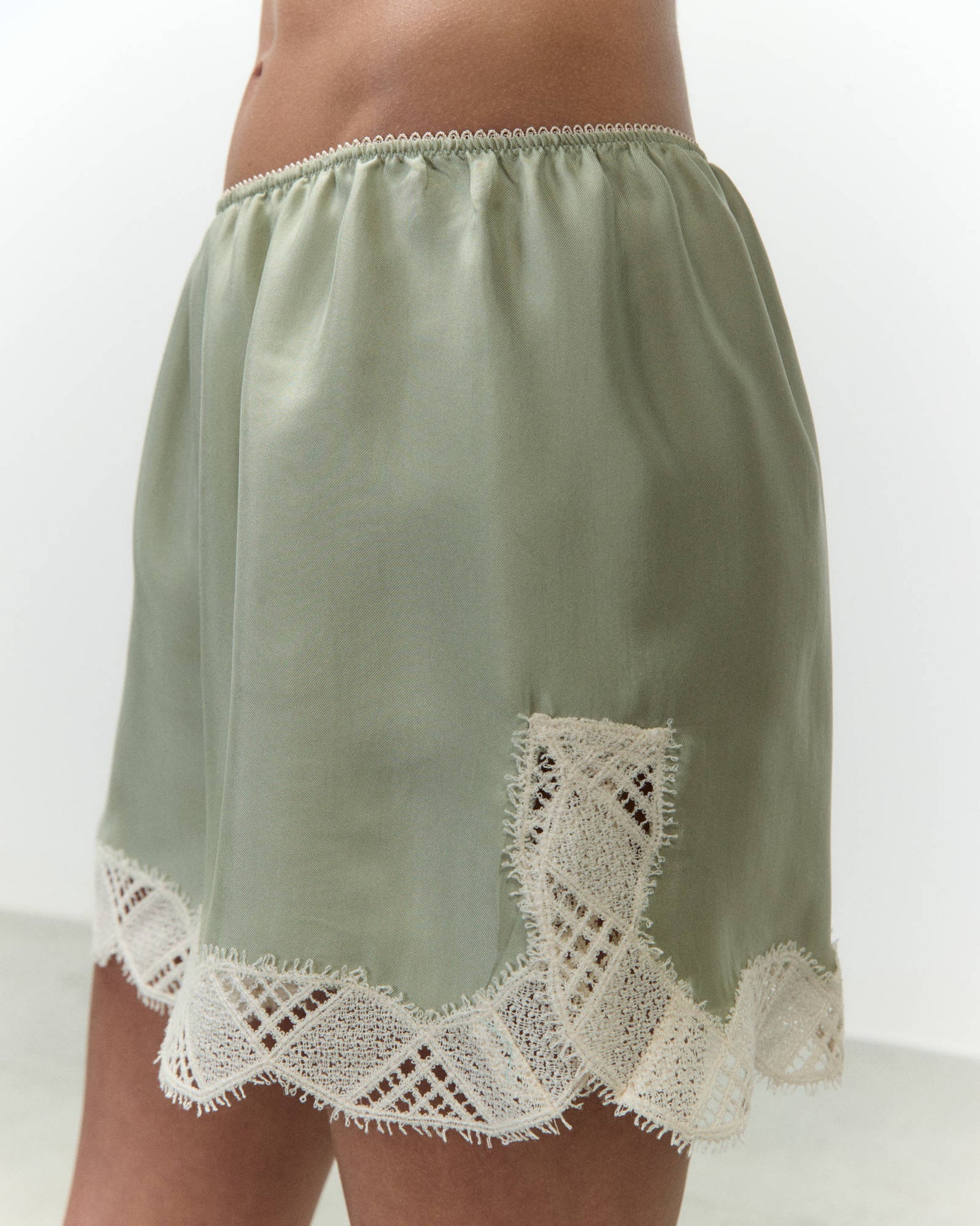 SHORTS IN TWILL CON PIZZO