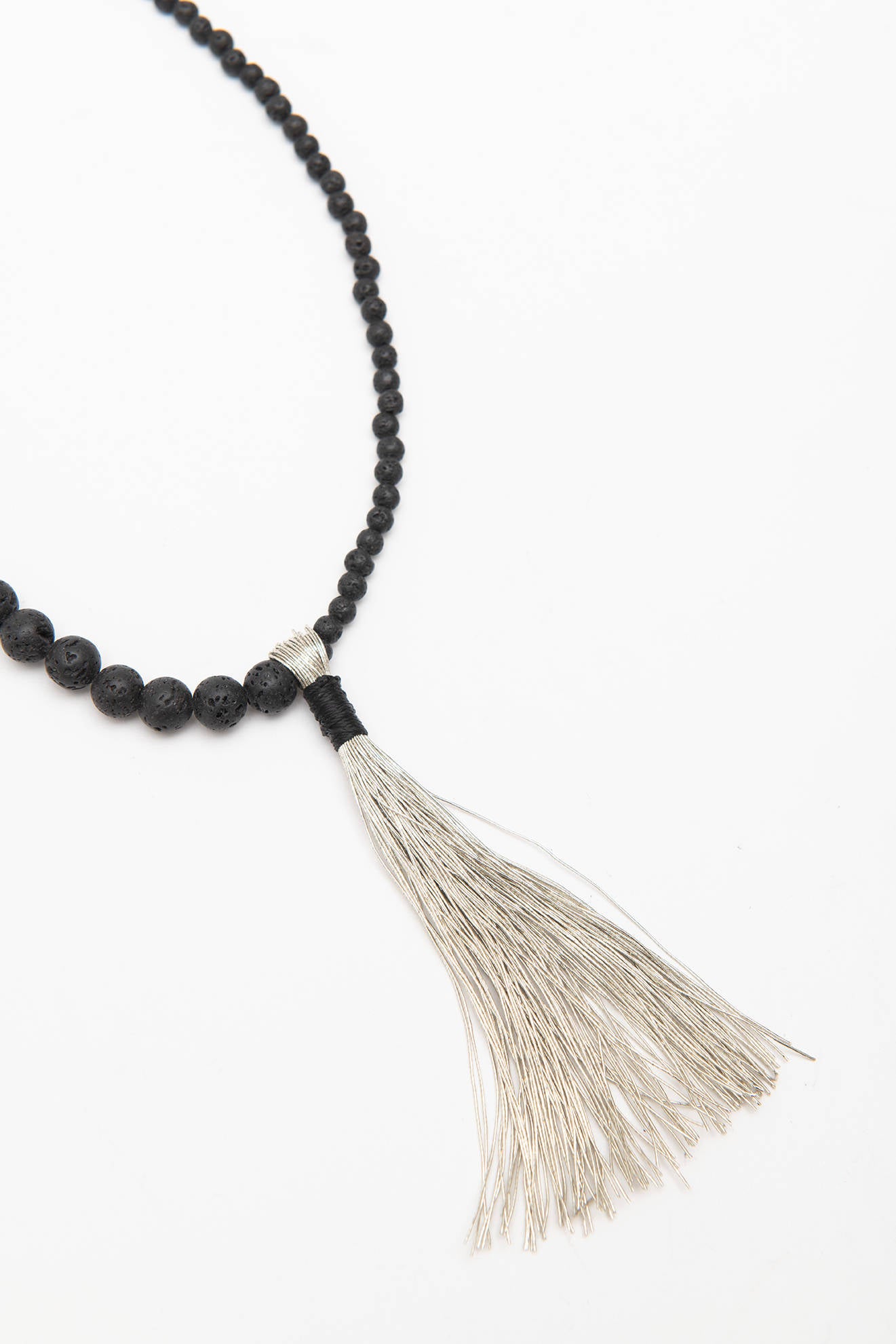 JEWELRY NECKLACE WITH TASSEL Black