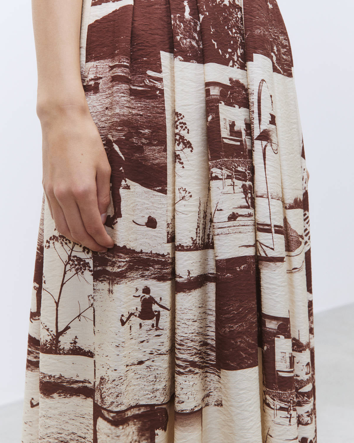 PHOTO PRINT PLEATED SKIRT Choco
