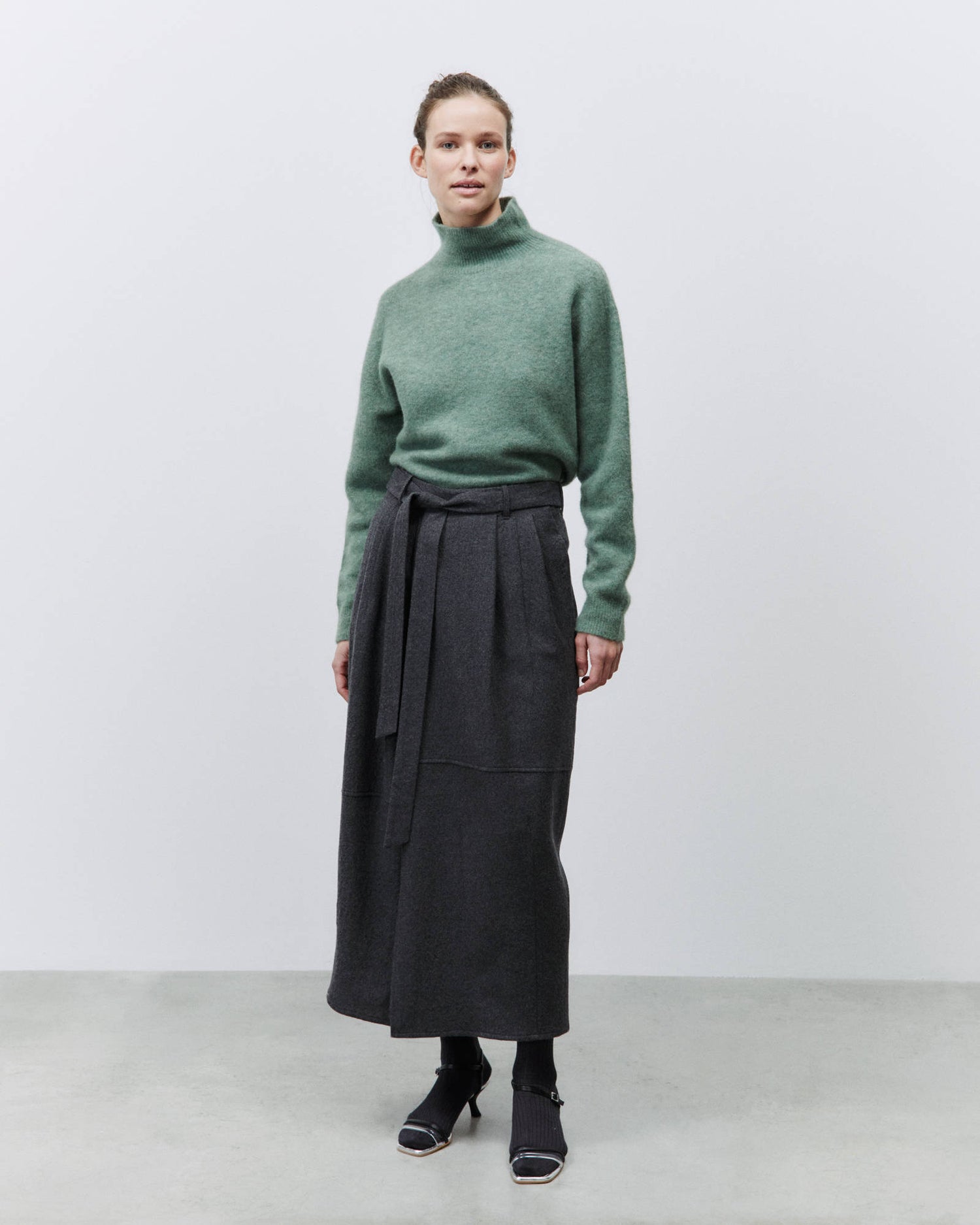 ASYMMETRIC LOUNGETTE WOOL SKIRT