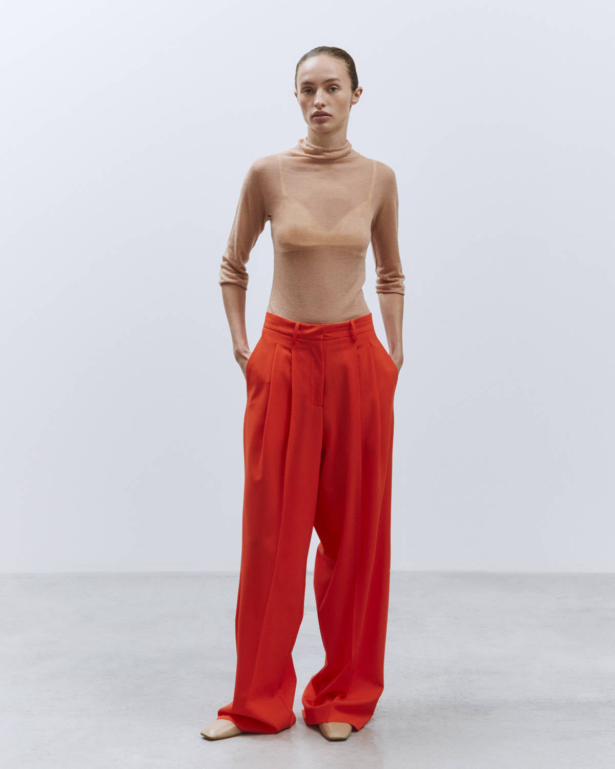 RED PLEAT PANTS