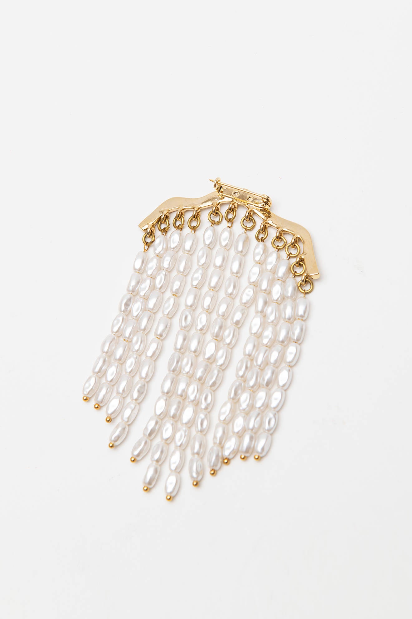 GOLD BROOCH WITH PEARL FRINGES Gold
