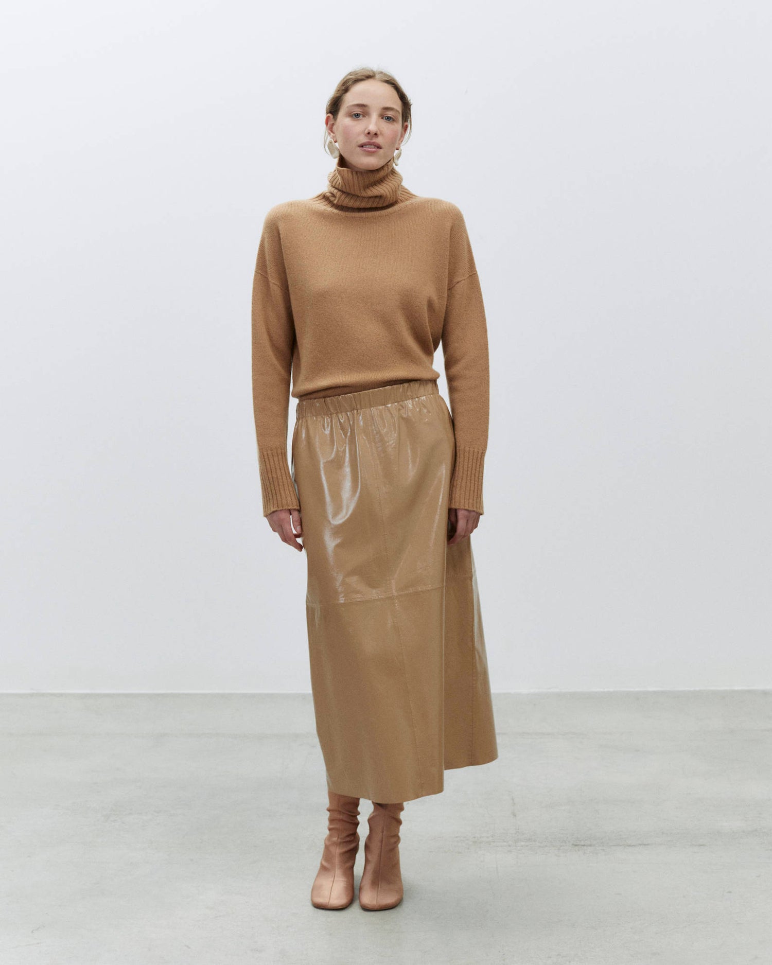 PATENT LEATHER MIDI SKIRT