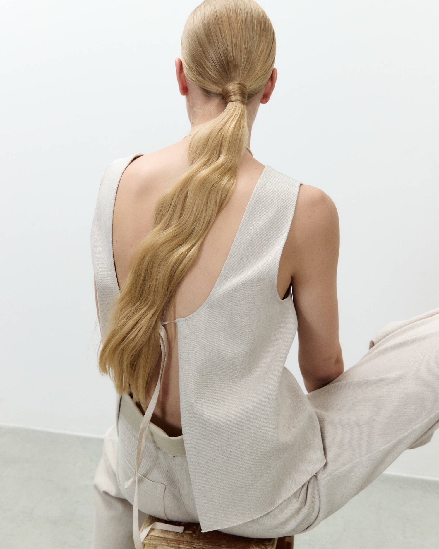 Low-cut Bull Top