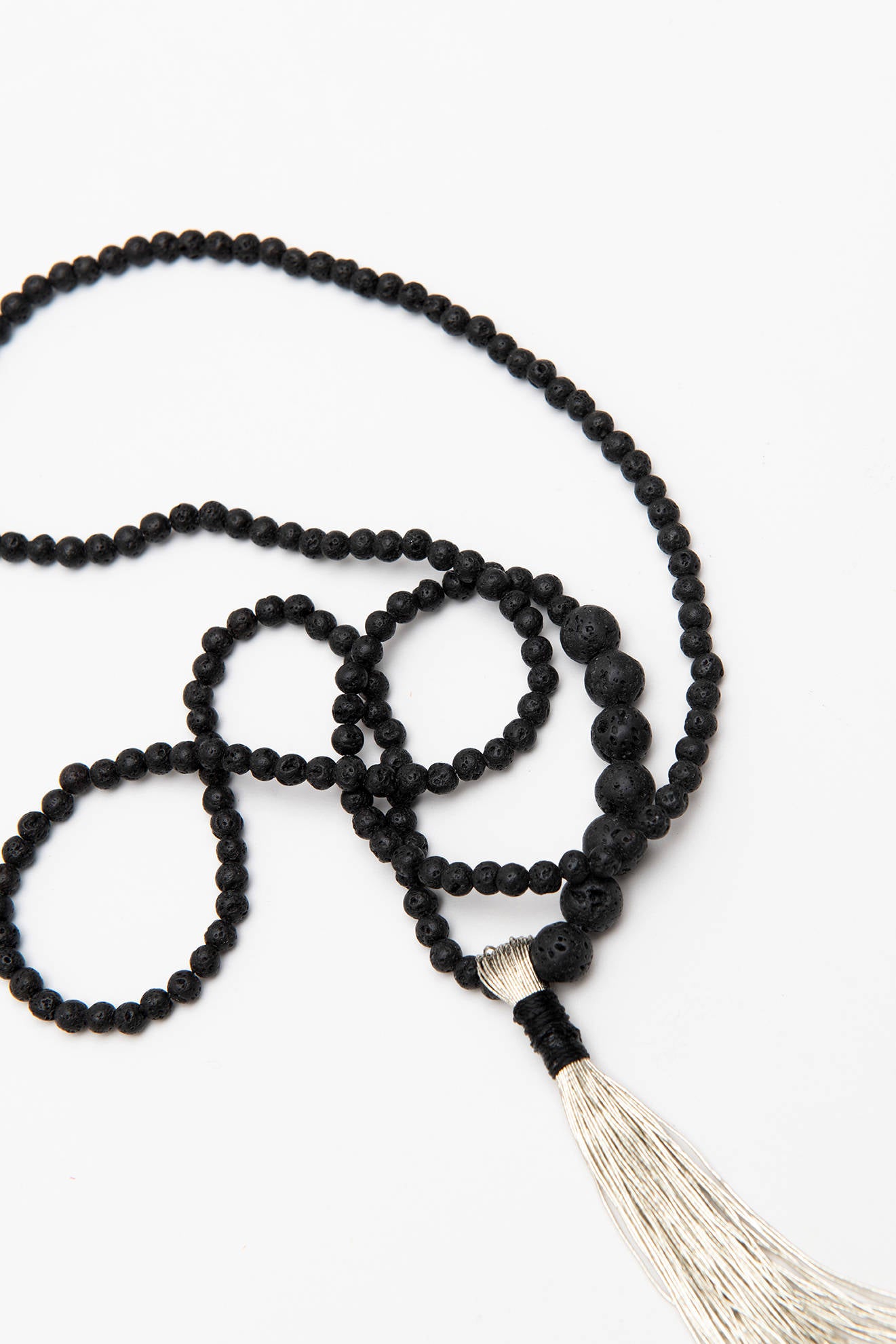 JEWELRY NECKLACE WITH TASSEL Black