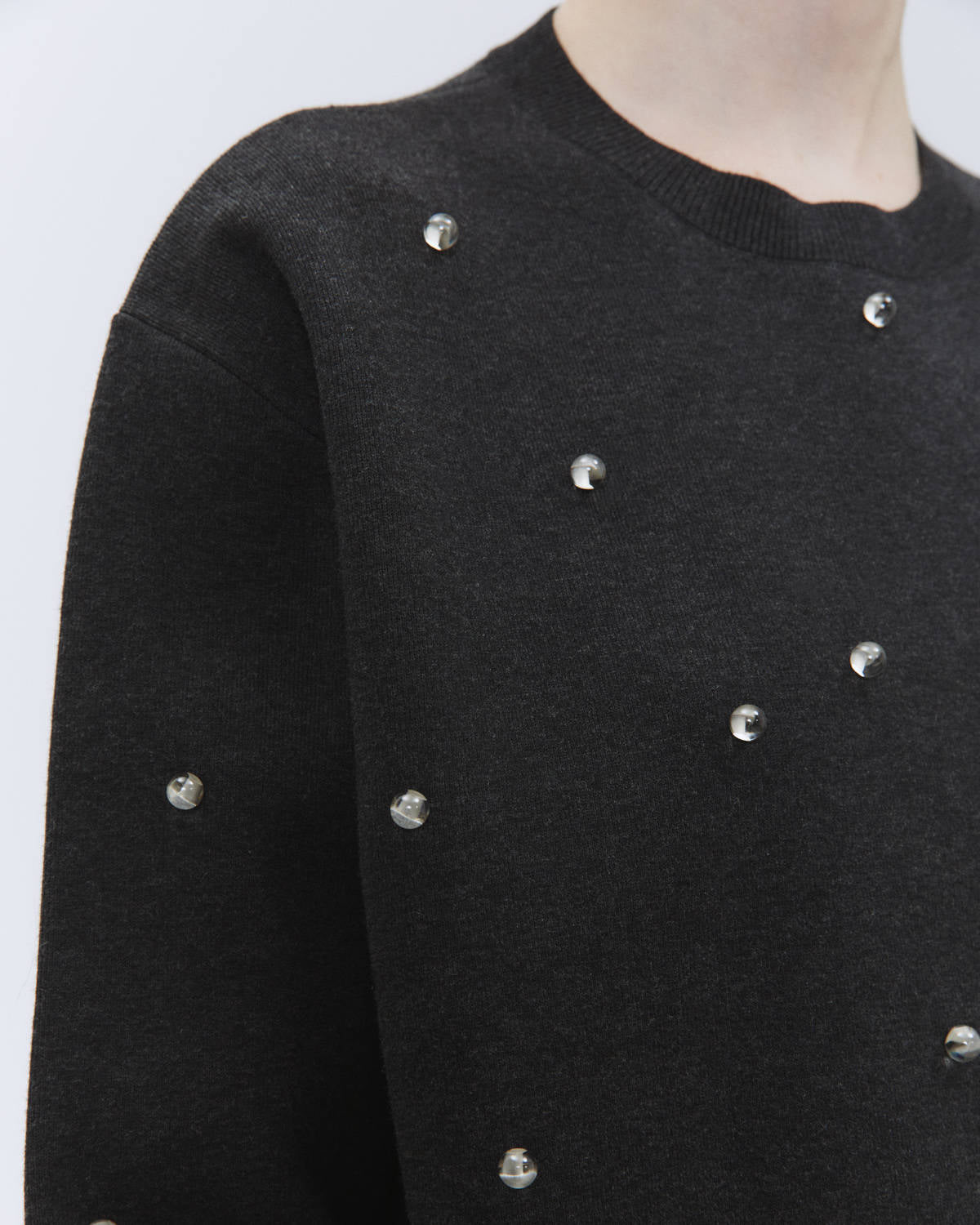 KNITTED SWEATSHIRT WITH EMBROIDERY